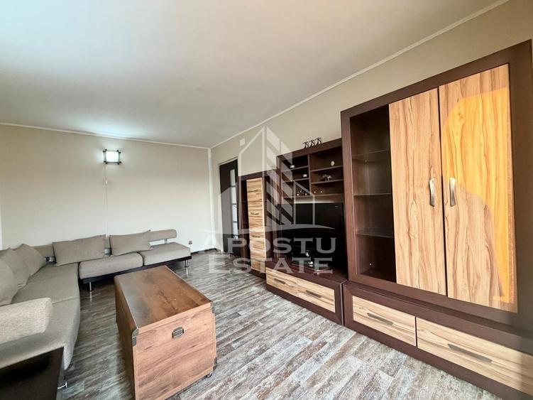 Apartament cu 3 camere decomandat, mobilat în Girocului