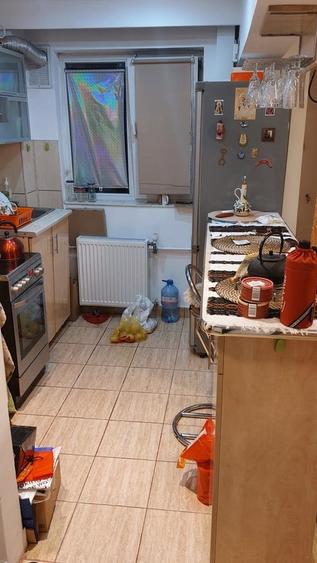 Apartament cu 3 camere semidecomandat în Amzei