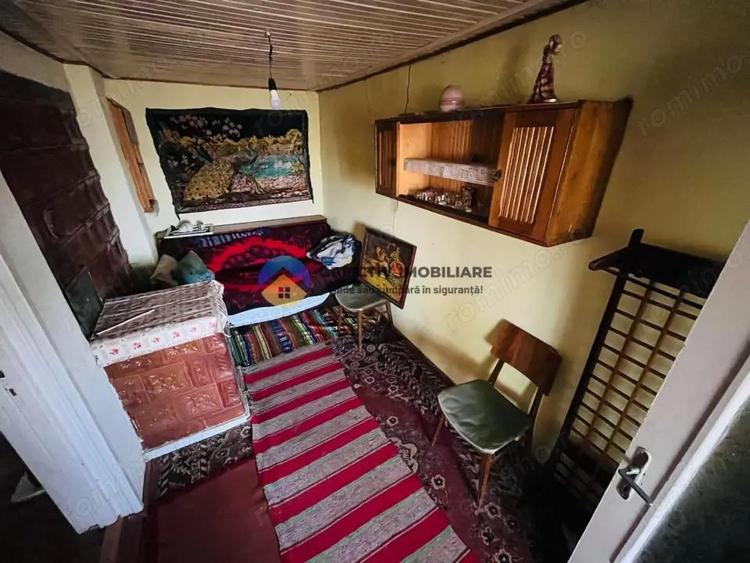 Casă cu 2 camere cu Teren 2040 Mp în Unghi