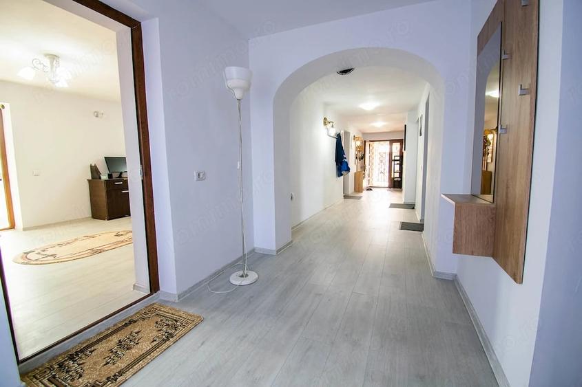 Casă cu 4 camere cu Teren 10000 Mp în Valea Roșie