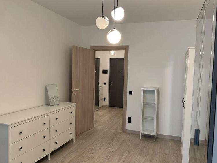 Apartament cu 3 camere decomandat, mobilat în Vitan