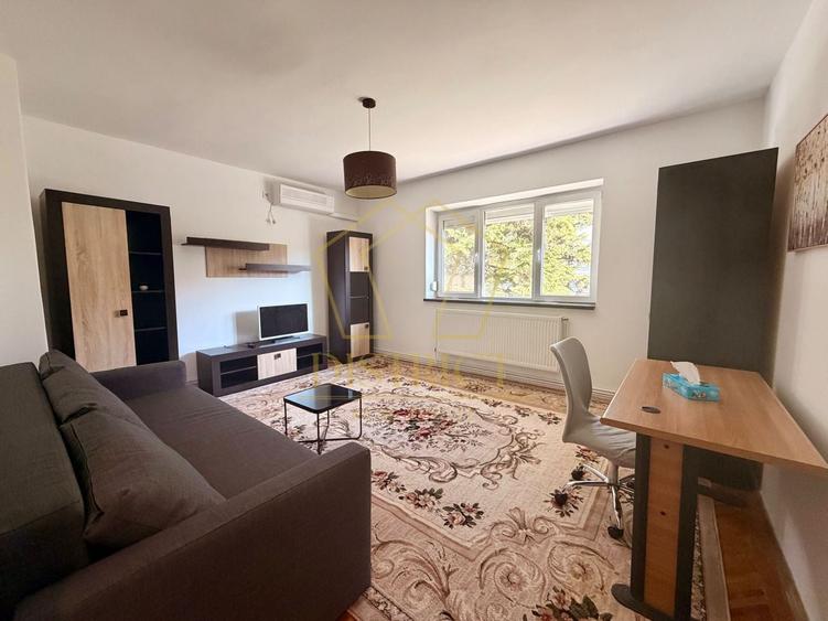 Apartament cu 2 camere decomandat, mobilat în Central
