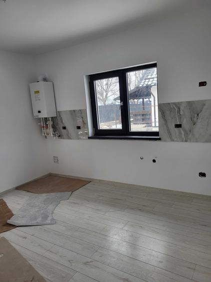 Casă cu 4 camere cu Teren 400 Mp în Central