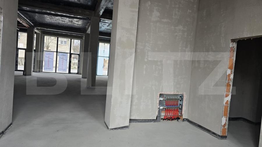 Spațiu comercial, de 250 mp, în Semicentral