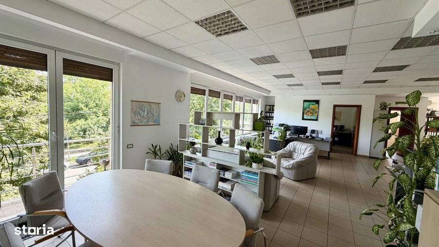 Apartament cu 4 camere în Barbu Văcărescu