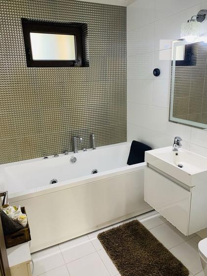 Casă cu 4 camere cu Teren 1000 Mp în Central