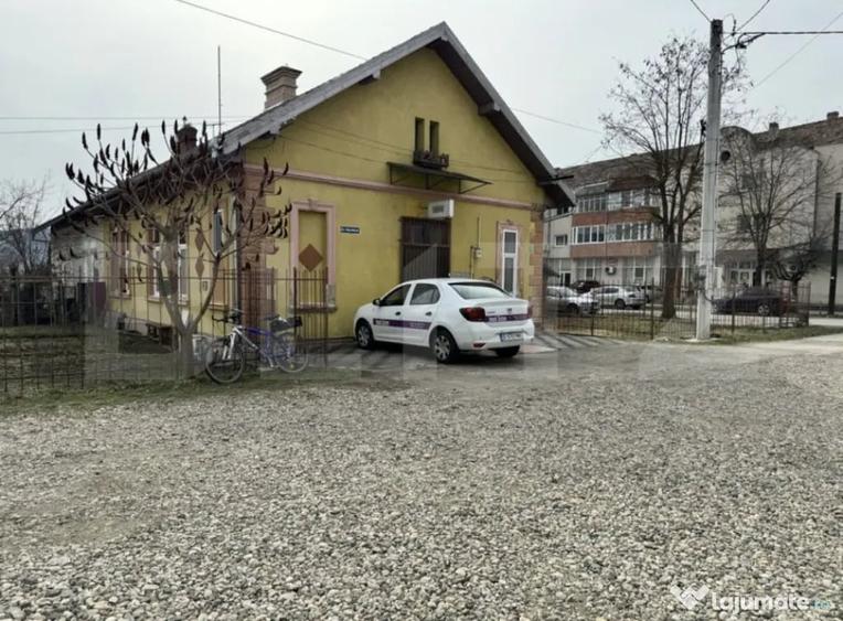 Casă cu 2 camere cu Teren 560 Mp în Central
