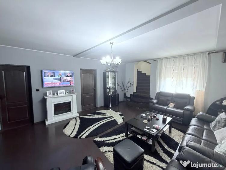 Casă cu 4 camere cu Teren 500 Mp în Central