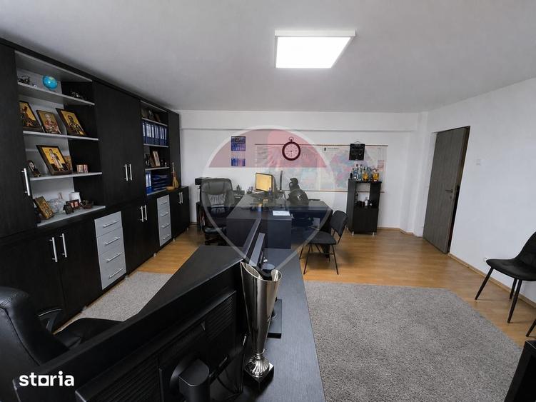 Apartament cu 4 camere în Central