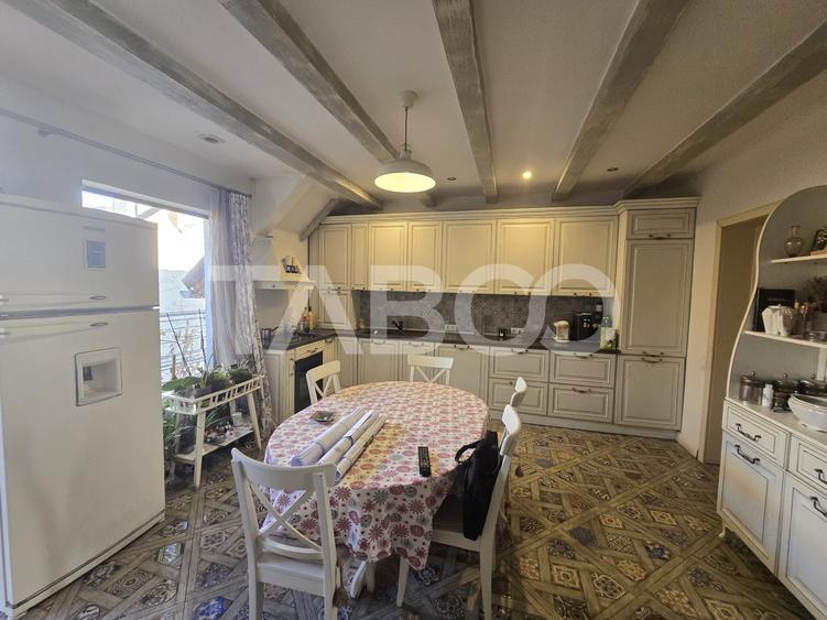 Apartament cu 4 camere decomandat, mobilat în Central