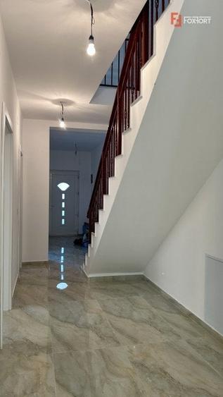 Duplex cu 5 camere cu Canalizare în Sânandrei
