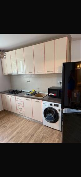 Apartament cu 3 camere decomandat în Exterior Vest