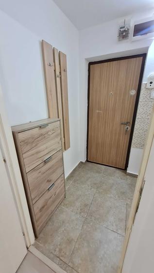 Apartament cu 3 camere semidecomandat în Kogălniceanu