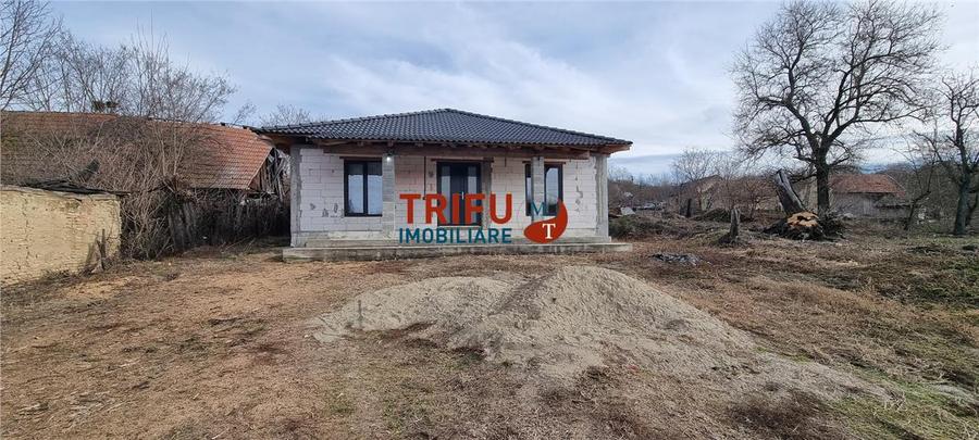 Casă individuală cu 3 camere cu Canalizare în Berghin
