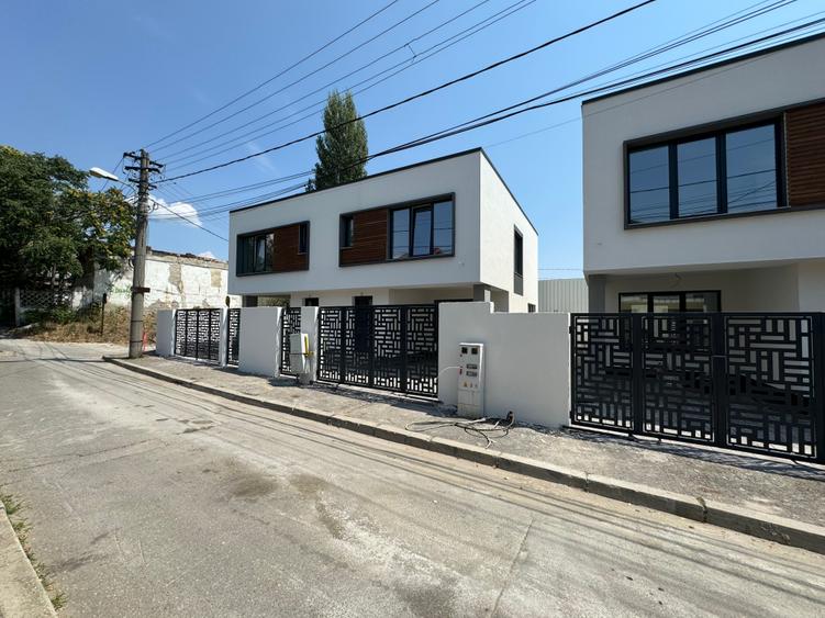 Duplex cu 4 camere cu Canalizare în Central