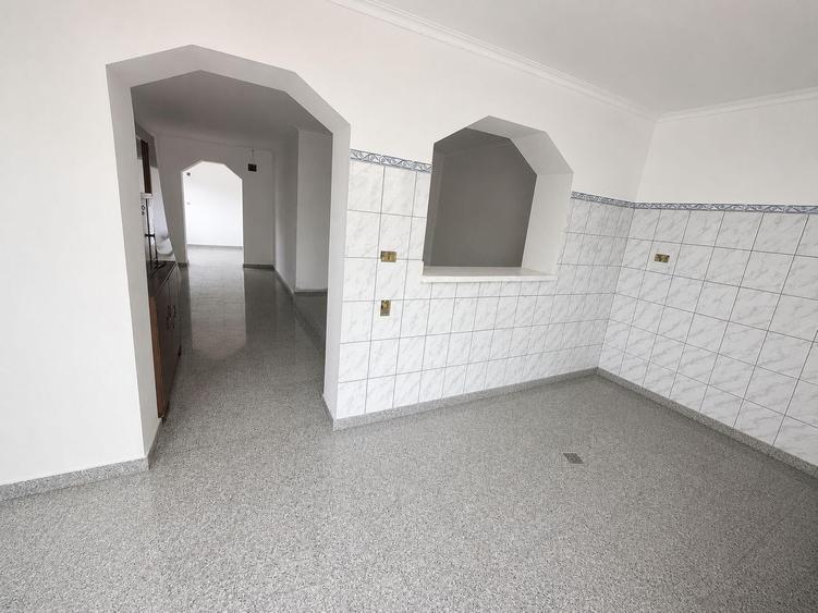 Casă individuală cu 5 camere cu Teren 700 Mp în Cetate