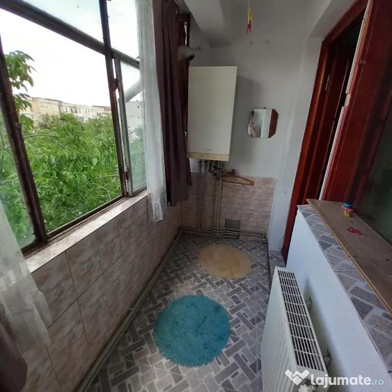 Apartament cu 2 camere decomandat în Est