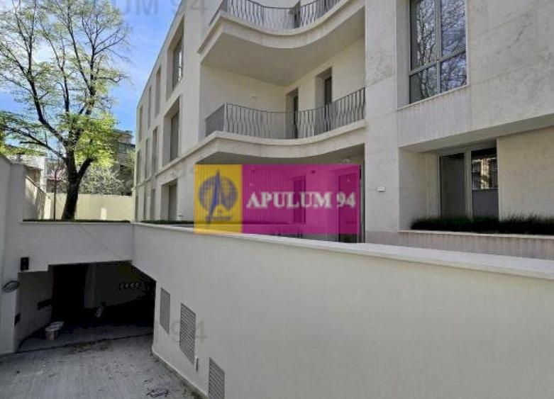 Apartament cu 4 camere decomandat în Grădina Icoanei