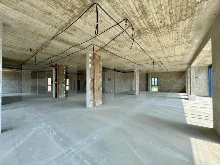 Spațiu comercial, de 1,400 mp, în Exterior Est