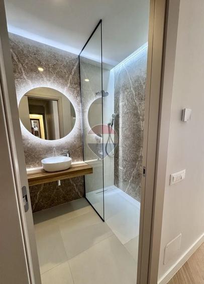 Apartament cu 4 camere decomandat, mobilat în Nord