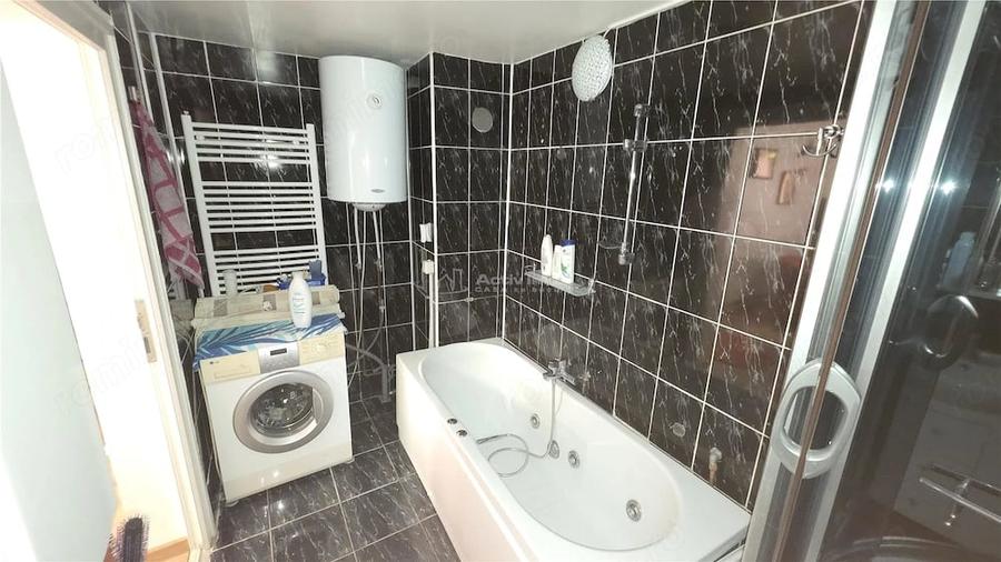 Casă cu 7 camere cu Teren 432 Mp în Vest