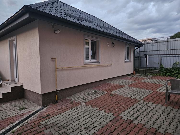 Apartament semidecomandat în Bătrânești