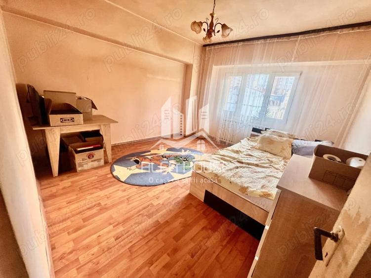 Apartament cu 3 camere decomandat în Central