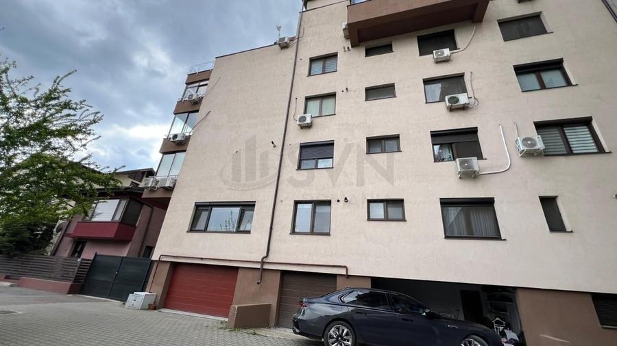 Apartament cu 6 camere decomandat în Sisești