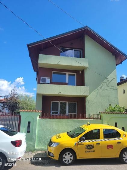 Casă cu 6 camere cu Teren 511 Mp în Central