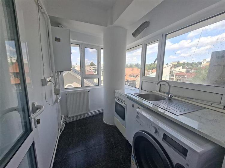 Apartament cu 3 camere decomandat, mobilat în Centru Civic