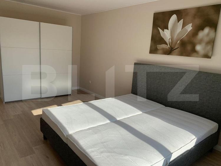 Apartament cu 3 camere semidecomandat, mobilat în Florești