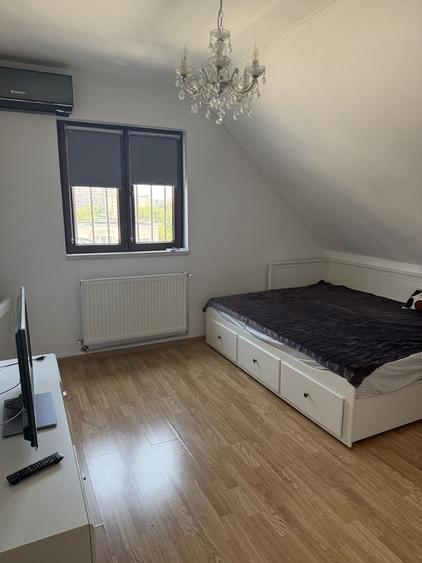 Apartament cu 3 camere decomandat în Roșu