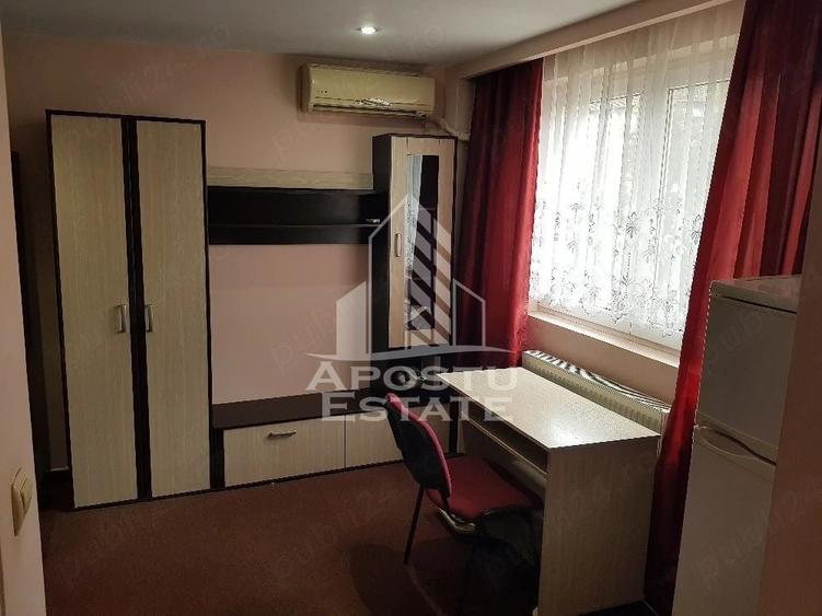Garsonieră decomandată, mobilată în Complex Studențesc