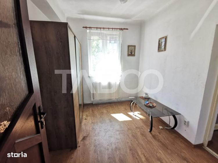 Casa cu 2 camere decomandate 335 mp teren in zona Parcul Tineretului - 11