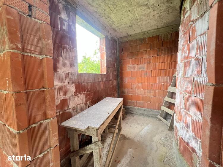 Casă cu 4 camere cu Teren 813 Mp în Găvana