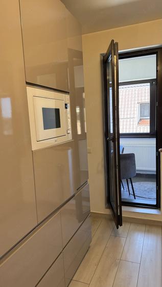 Apartament cu 3 camere decomandat în Exterior Vest