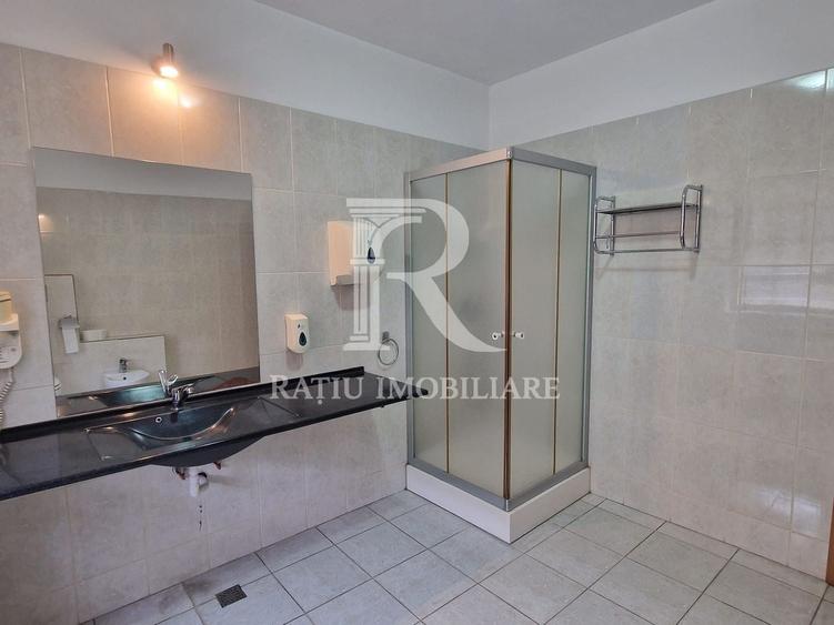 Spațiu comercial, de 640 mp, în Central