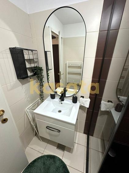 Apartament cu 3 camere semidecomandat, mobilat în Ostratu