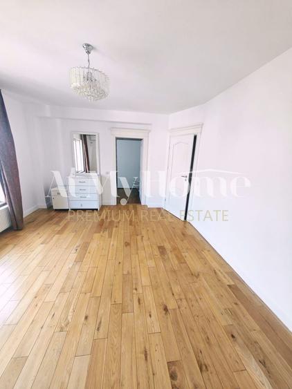 Duplex cu 7 camere cu Canalizare în Iancu Nicolae