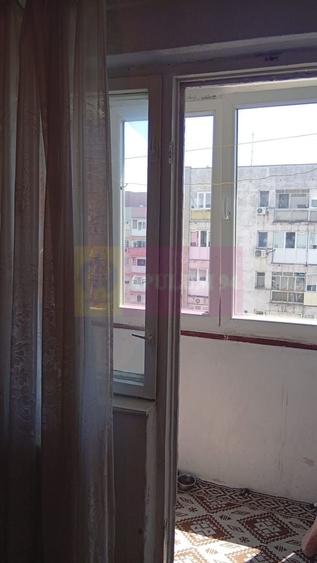 Apartament cu 2 camere semidecomandat, mobilat în Titan