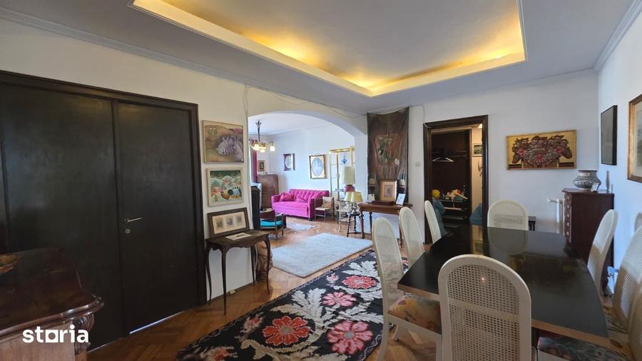 Apartament cu 3 camere în Centrul Istoric