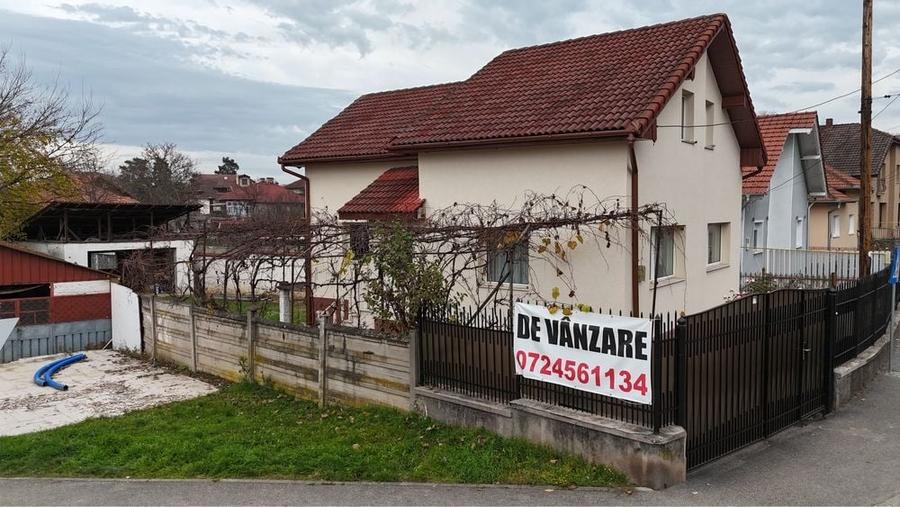 Casă cu 3 camere în Central