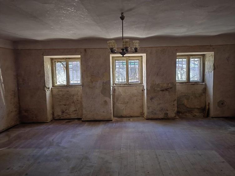 Apartament cu 4 camere decomandat în Popoveni