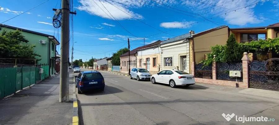 Casă cu 3 camere cu Teren 305 Mp în Central