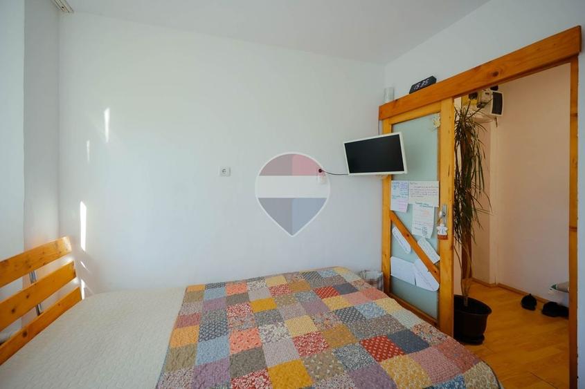 Apartament cu 3 camere semidecomandat, mobilat în Rogerius