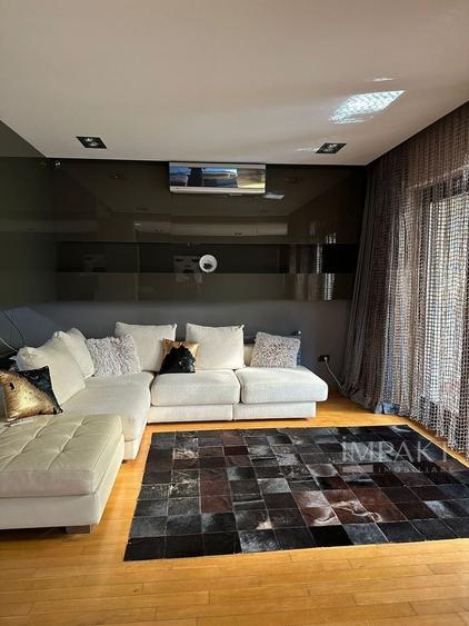 Casă individuală cu 7 camere decomandat cu Canalizare în Bună Ziua