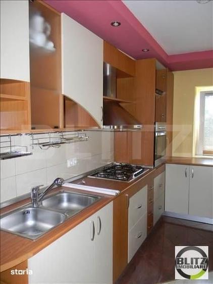 Apartament cu 3 camere semidecomandat în Plopilor
