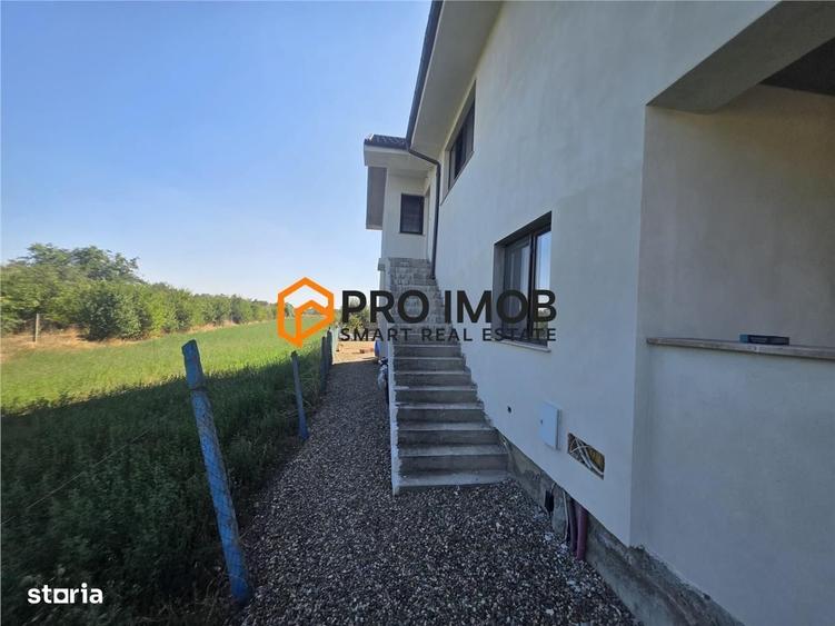 Casă cu 4 camere decomandat în Milcovul
