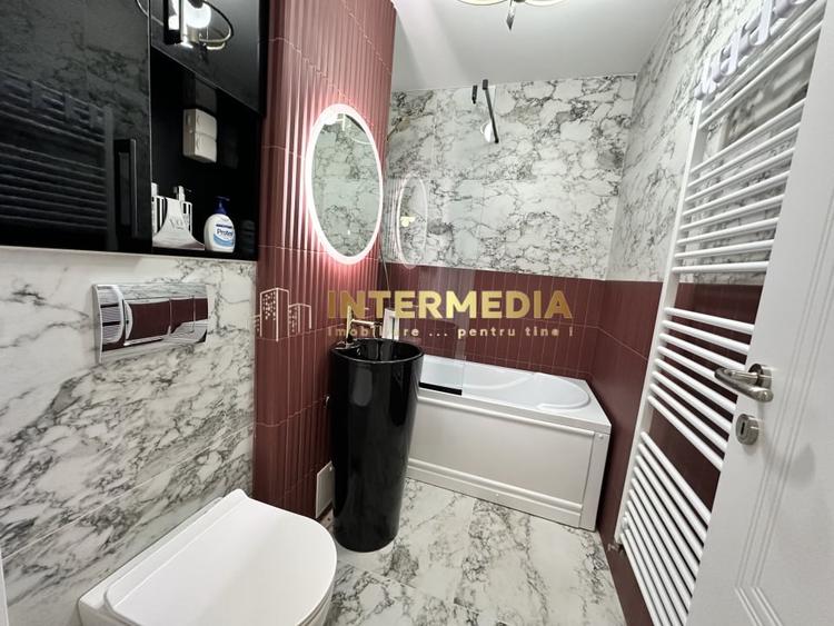 Apartament cu 2 camere semidecomandat, mobilat în Cetate