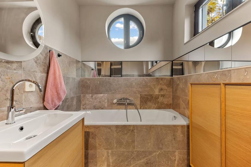 Apartament cu 4 camere semidecomandat, mobilat în Dorobanți